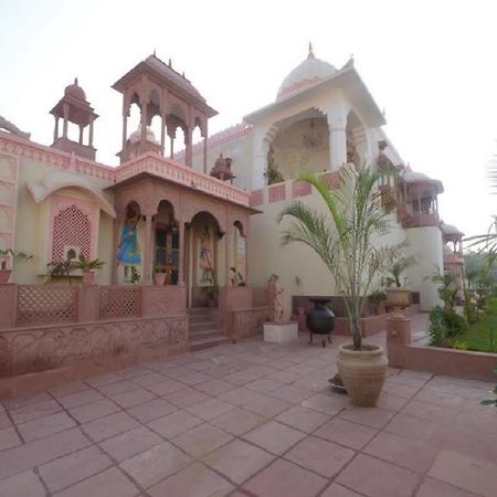 Hotel Suroth Mahal Luhāru エクステリア 写真