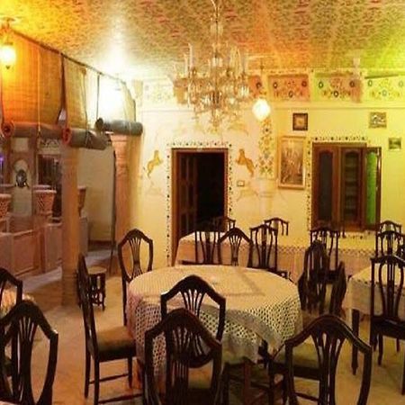 Hotel Suroth Mahal Luhāru エクステリア 写真