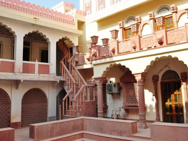 Hotel Suroth Mahal Luhāru エクステリア 写真