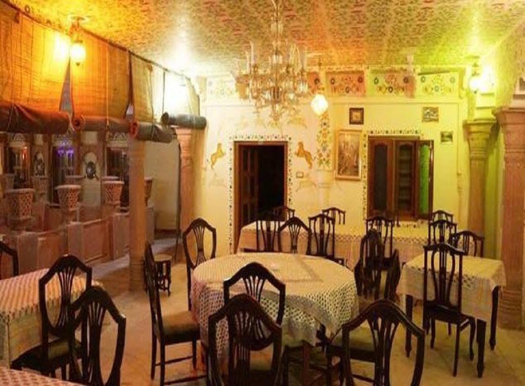 Hotel Suroth Mahal Luhāru エクステリア 写真